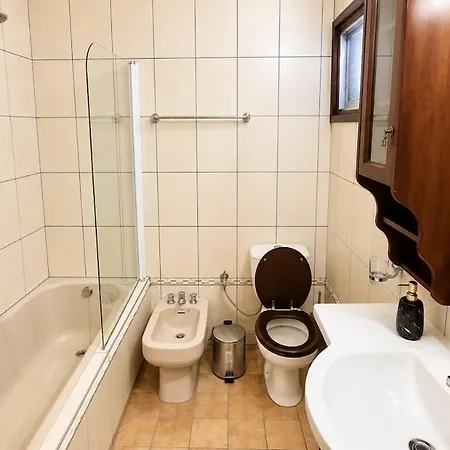 Spacious 3br House Near Harbour בית נופש