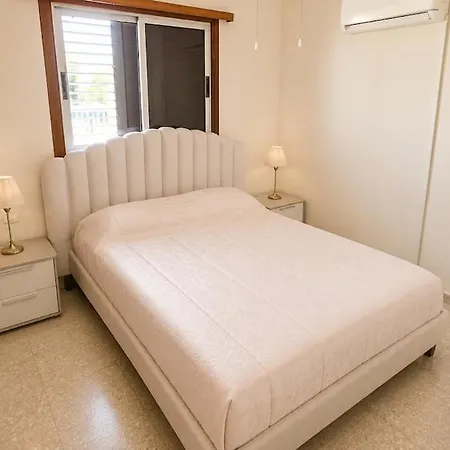 Spacious 3br House Near Harbour * פאפוס