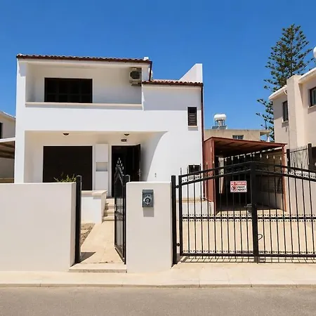 Spacious 3br House Near Harbour בית נופש