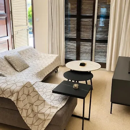 Spacious 3br House Near Harbour * פאפוס