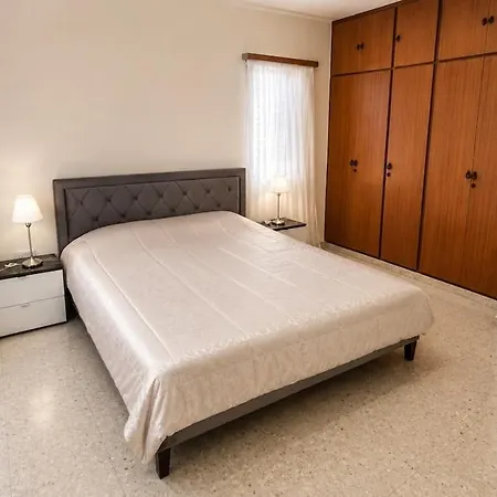 Spacious 3br House Near Harbour בית נופש *
