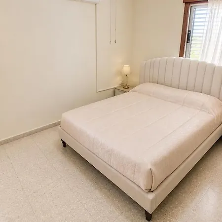 Spacious 3br House Near Harbour בית נופש *